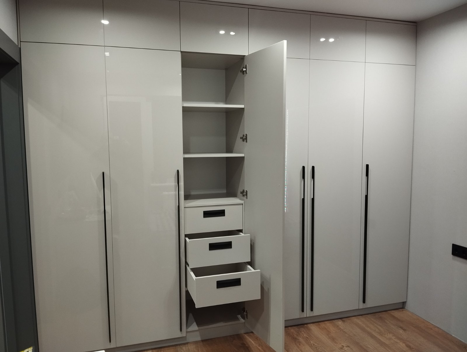 Глянцевій шкаф Кашемир